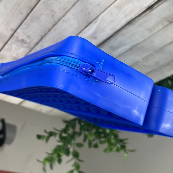 💎 Pop It Fidget Toy Blue Pencil Case - Picture 4 of 5